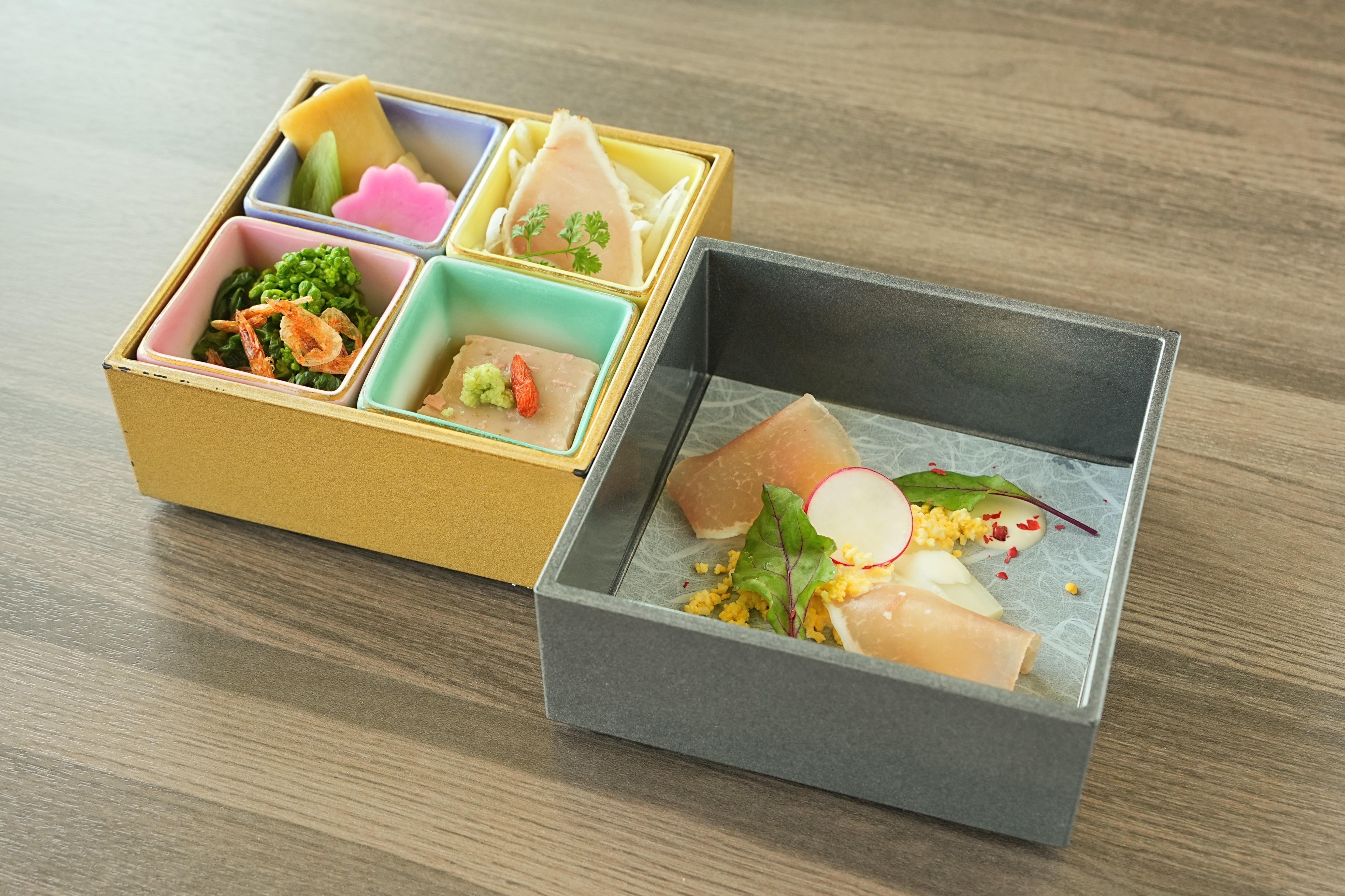 朝食　猪口盛弁当